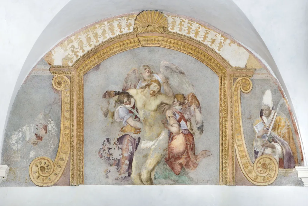 Affresco della Pietà degli Angeli nel chiostro piccolo