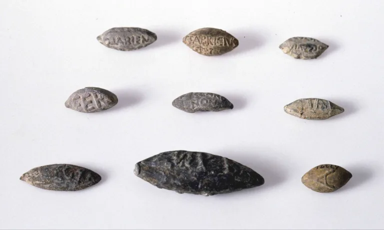 Proiettili da fionda iscritti