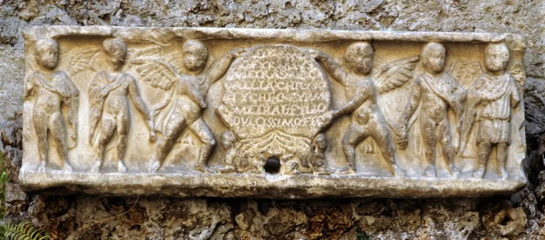 Sarcofago con eroti-stagioni