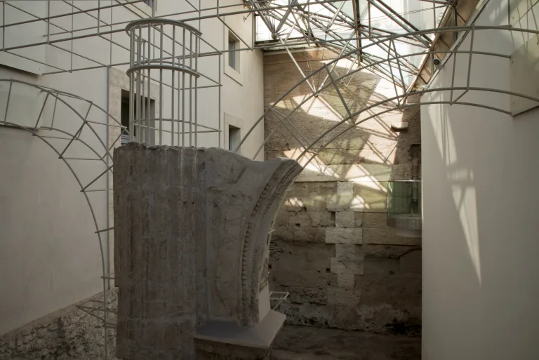 Dettaglio della ricostruzione del pilastro del portico settentrionale