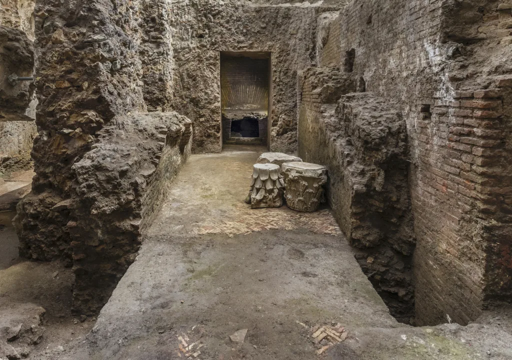 Ingresso al sacello per il culto di divinità orientali