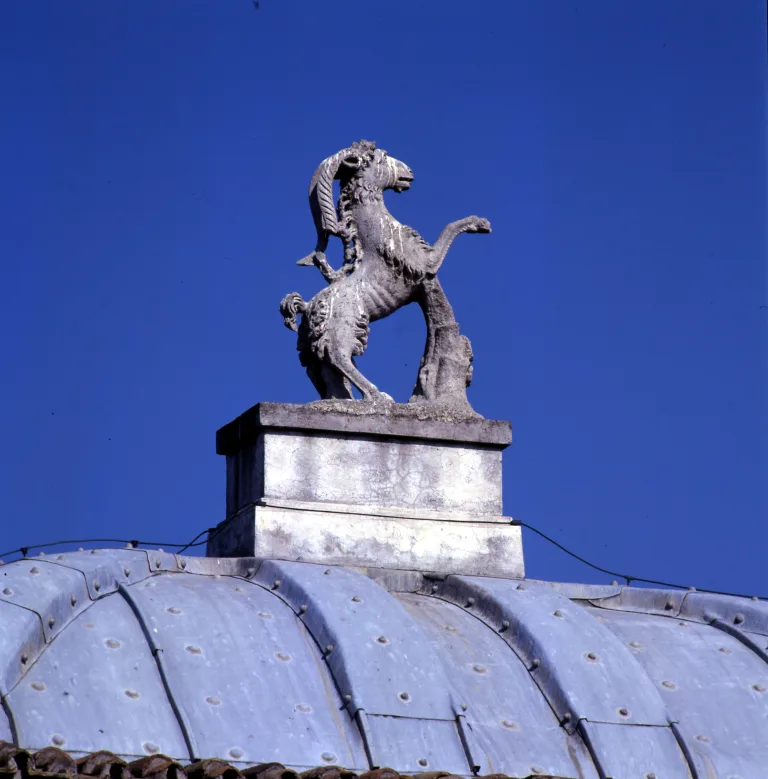 Lo stemma di Roberto Altemps sull'altana