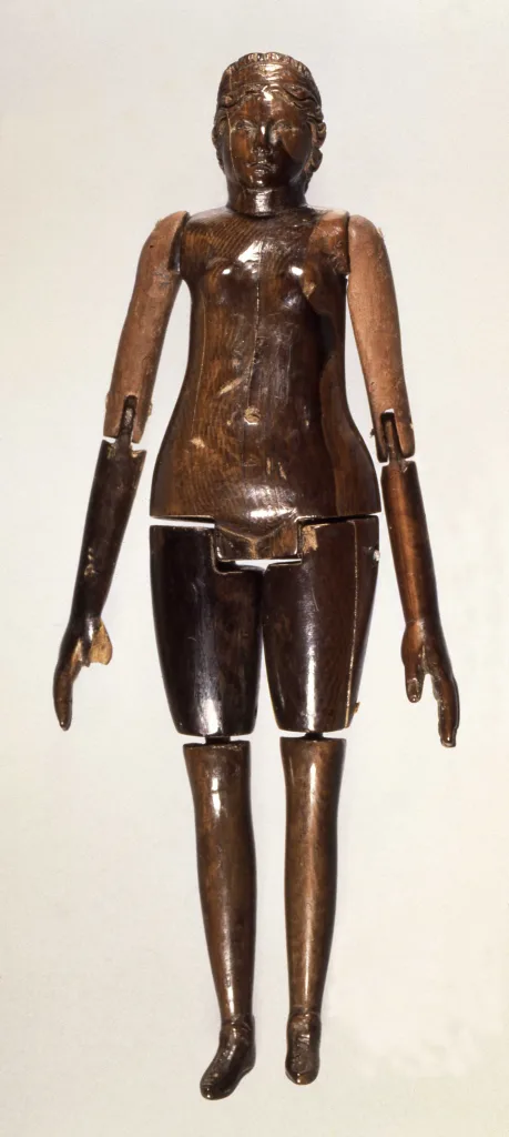 Bambola in avorio dal corredo della mummia di Grottarossa (Roma, Via Cassia), seconda metà II sec. d.C.