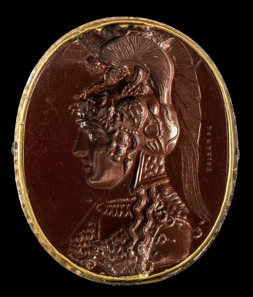 Diaspro di Aspasios con raffigurazione di Atena Parthenos (montatura ad anello moderna). Provenienza ignota, I sec. a.C. (?)