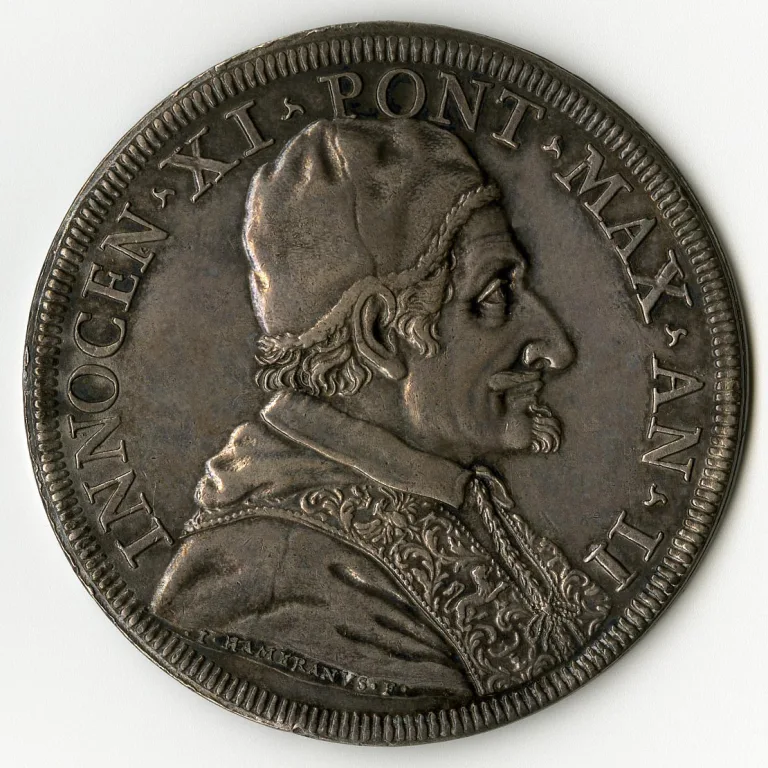 Stato della Chiesa. Piastra in argento di Innocenzo XI con ritratto del Pontefice (dritto), 1677-1678
