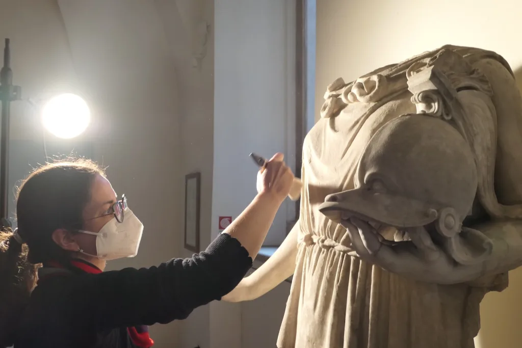 Erma di Atena prima del trattamento