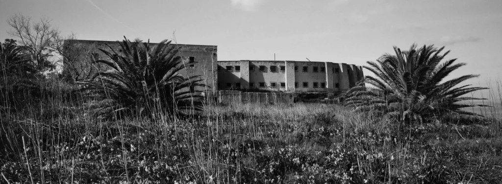 marco-delogu-veduta-dellesterno-del-panopticon-del-carcere-dellisola-di-santo-stefano-feb-2021-scaled-1.jpg
